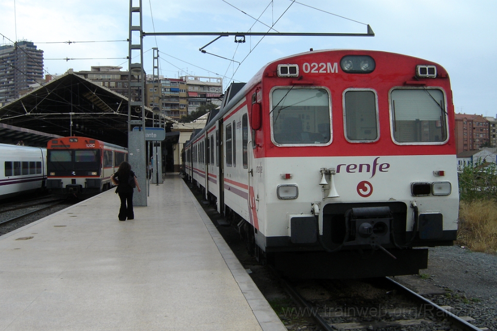 1341-0032-220507.jpg - Renfe 592.022-8 + 470.132-2 / Alicante - Estacion de Madrid 22.5.2007