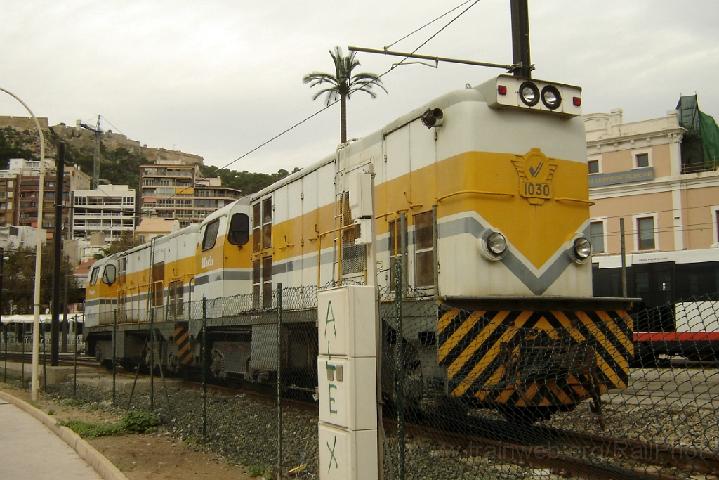 1435-0004-241007.jpg - FGV 1030 "Ifach" + 1032 "Montgó" / La Marina 24.10.2007