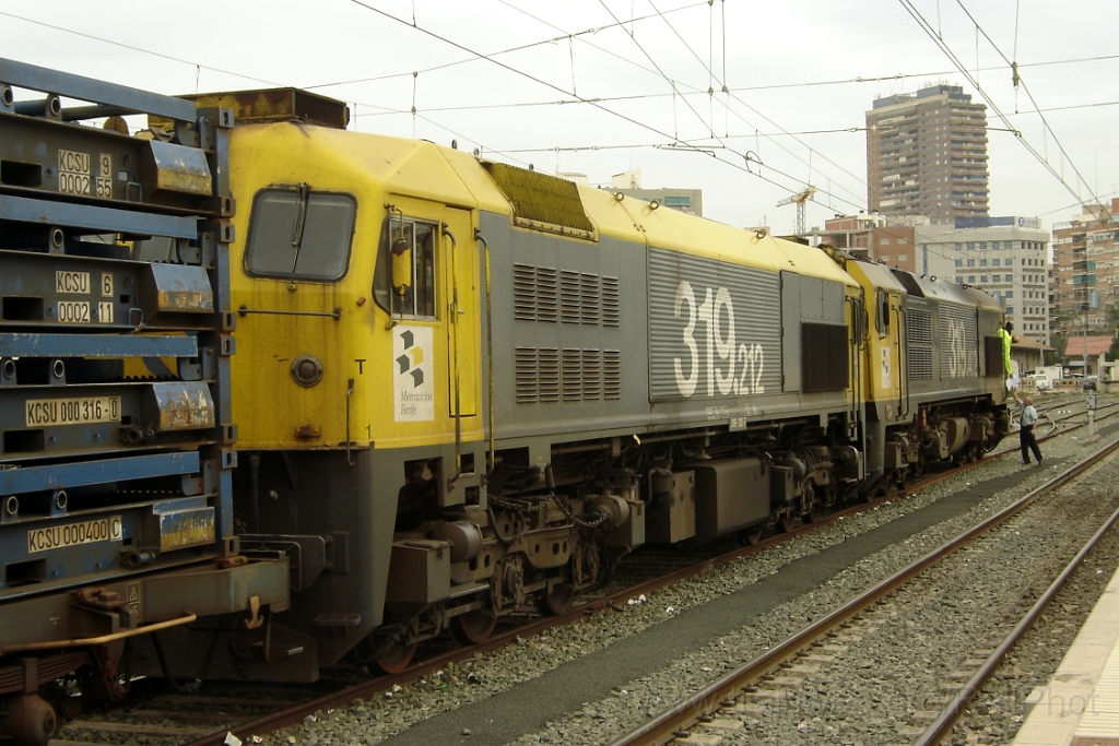 1436-0004-241007.jpg - Renfe 319.212-7 + 402-4 / Alicante - Estacion de Madrid 24.10.2007