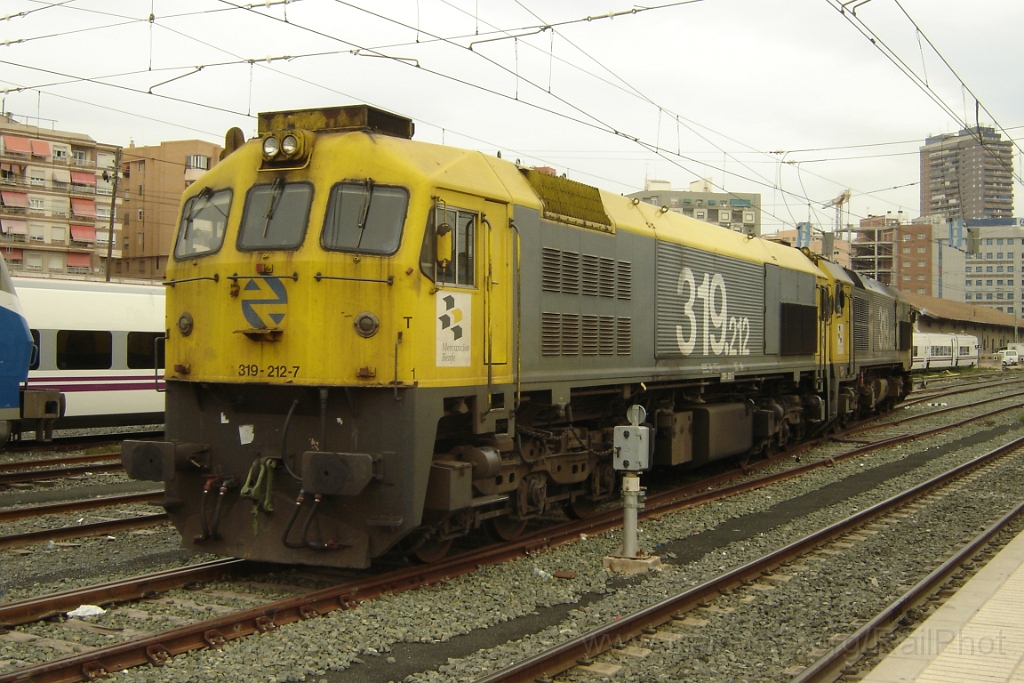 1436-0014-241007.jpg - Renfe 319.212-7 + 402-4 / Alicante - Estacion de Madrid 24.10.2007