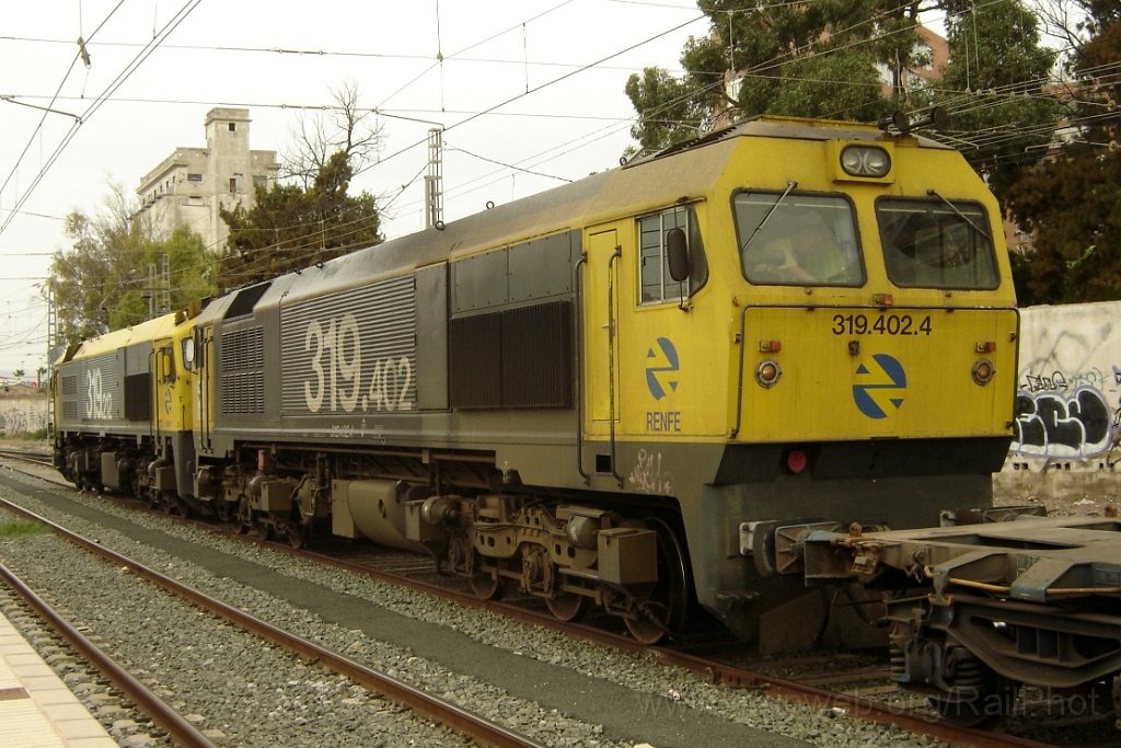 1436-0029-241007.jpg - Renfe 319.402-4 + 212-7 / Alicante - Estacion de Madrid 24.10.2007