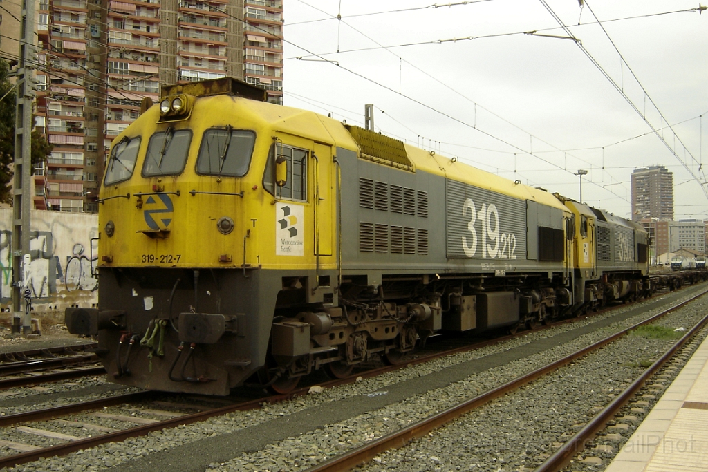 1436-0032-241007.jpg - Renfe 319.212-7 + 402-4 / Alicante - Estacion de Madrid 24.10.2007