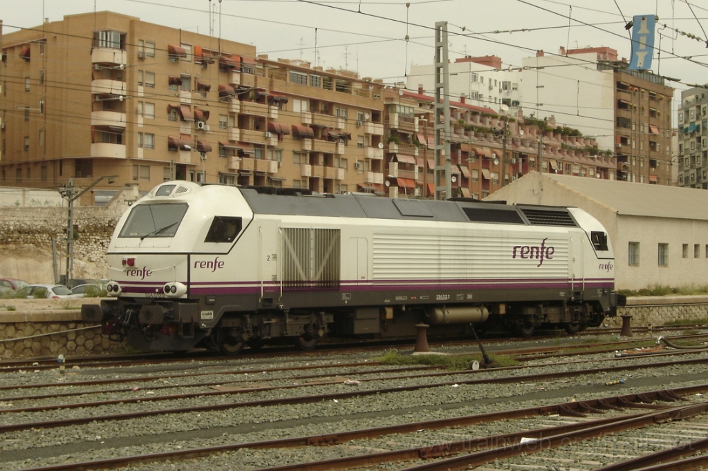 1437-0019-241007.jpg - Renfe 334.012-2 / Alicante - Estacion de Madrid 24.10.2007