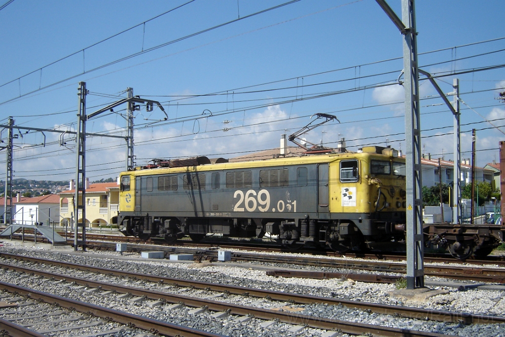 1101-0007-220905.jpg - Renfe 269.051-9 / Sant Vicenç de Calders 22.9.2005