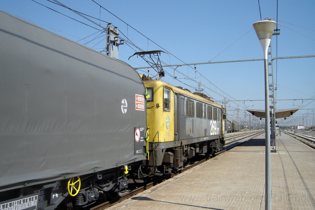 1101-0031-220905.jpg - Renfe 269.071-7 / Sant Vicenç de Calders 22.9.2005
