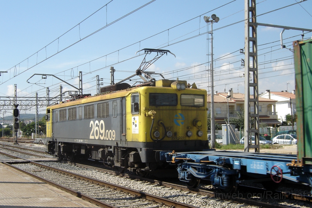 1101-0037-220905.jpg - Renfe 269.009-7 / Sant Vicenç de Calders 22.9.2005