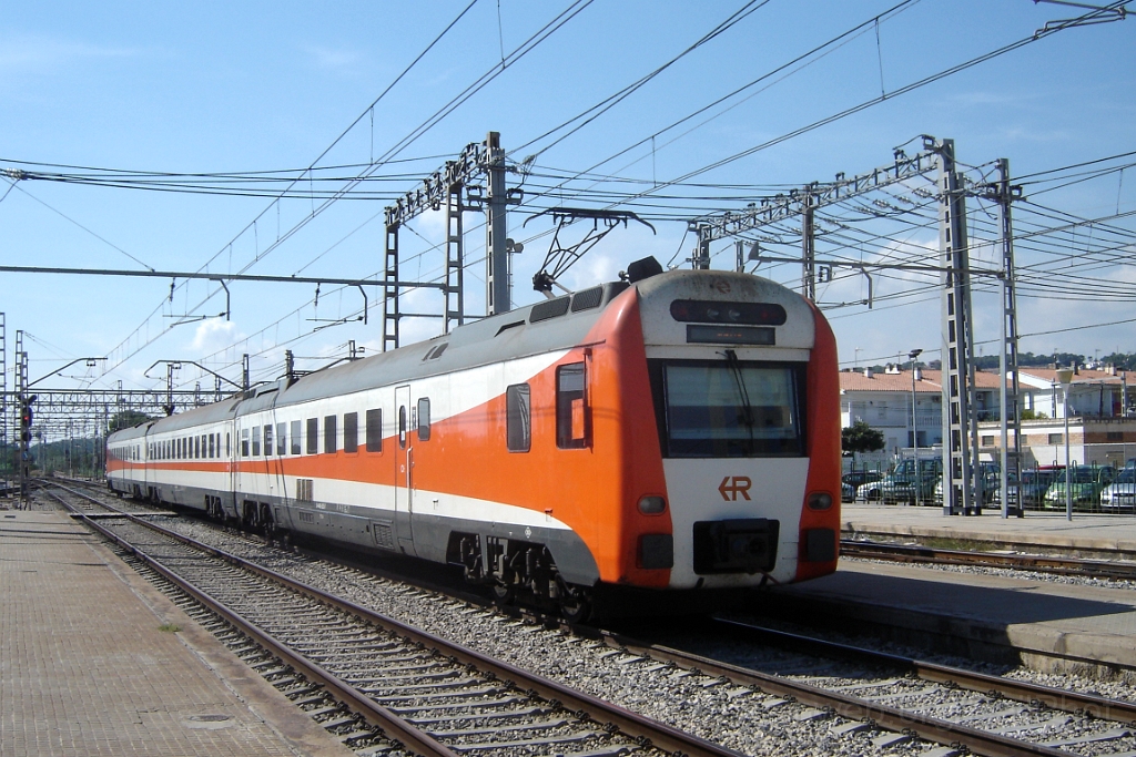 1101-0048-220905.jpg - Renfe 448.025-7 / Sant Vicenç de Calders 22.9.2005