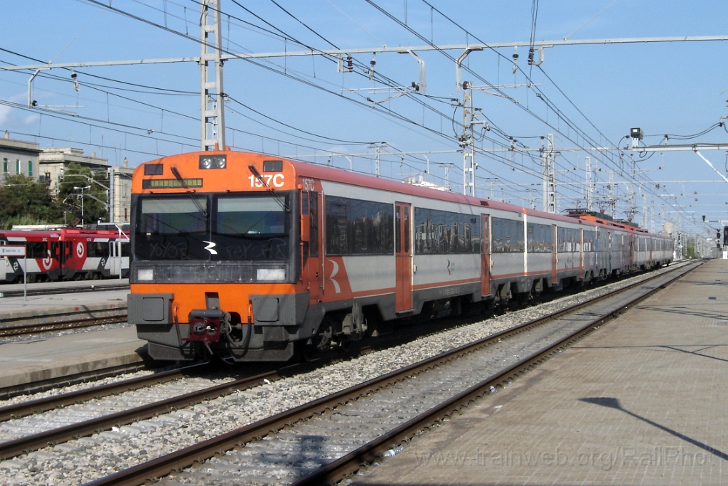 1102-0049-220905.jpg - Renfe 470.157-9 / Sant Vicenç de Calders 22.9.2005