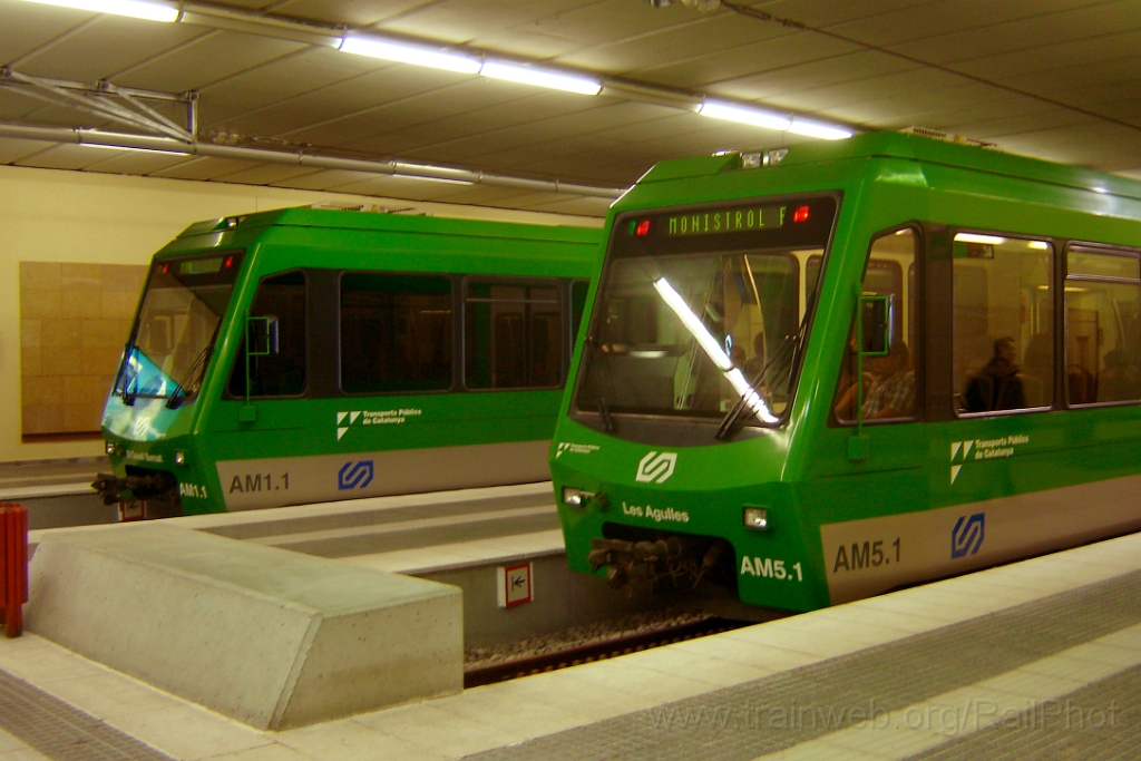 1104-0045-230905.jpg - FGC AM 1 / AM1.1 "El Cavall Bernat" + AM 5 / AM5.1 "Les Agulles" / Montserrat 23.9.2005