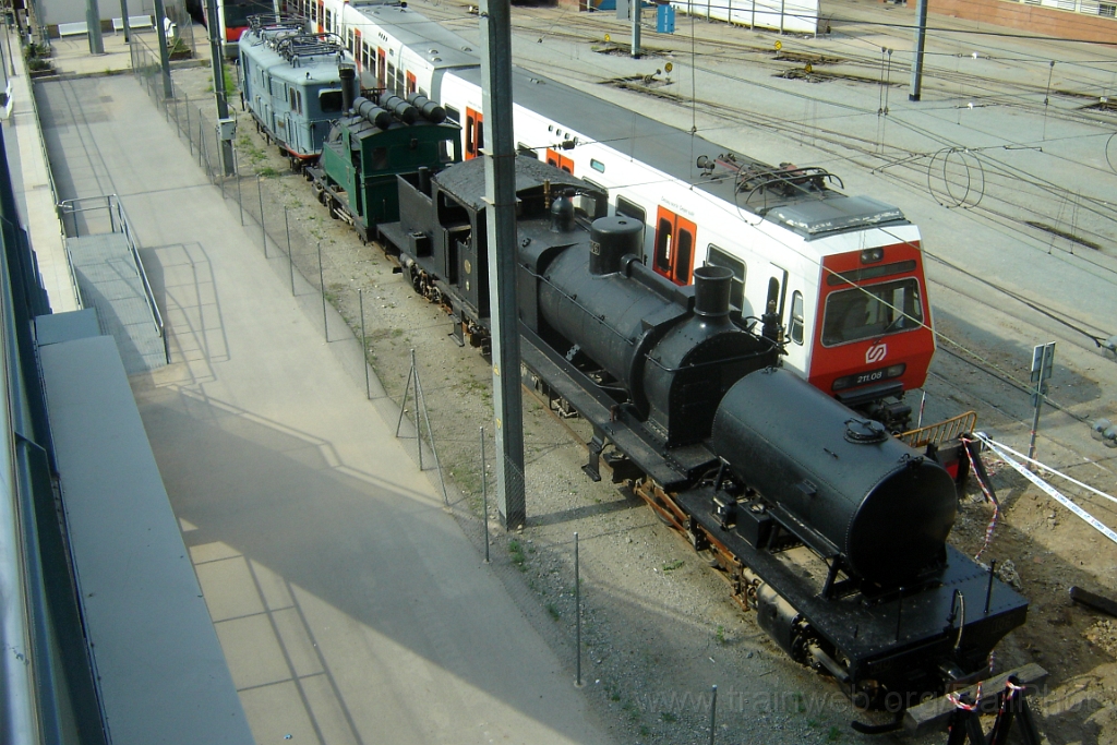 1104-0048-230905.jpg - FGC MO 106 + 211.08 / Martorell Enllaç 23.9.2005