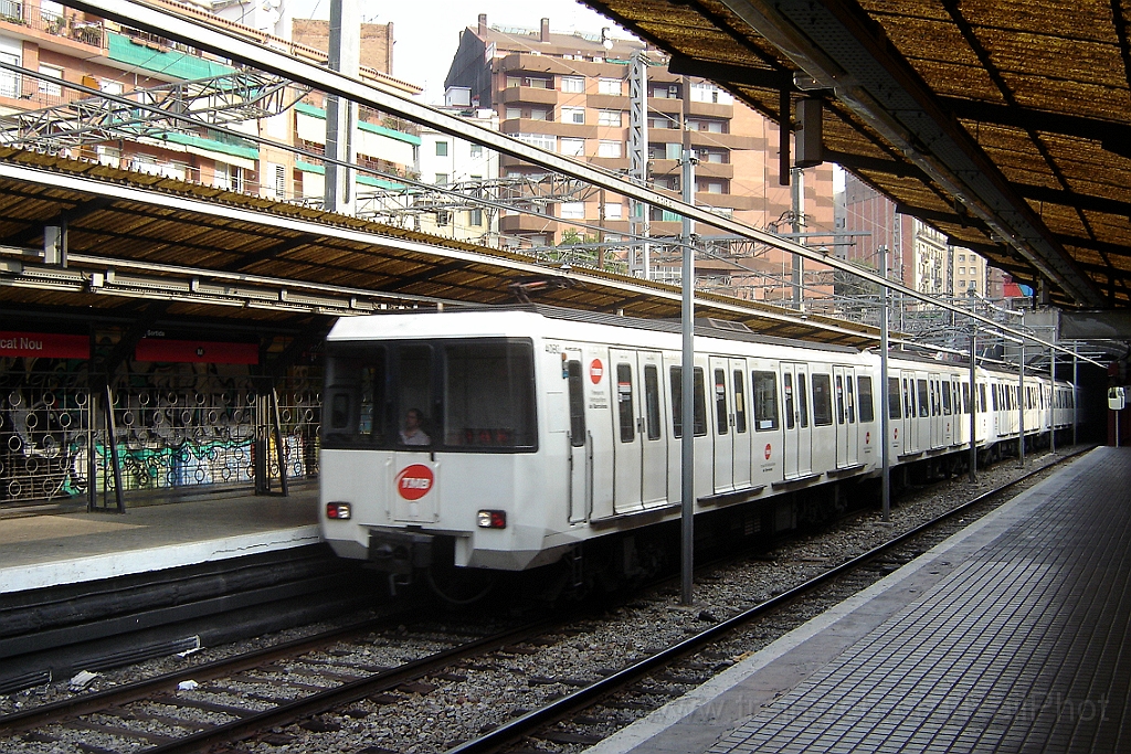 1105-0026-240905.jpg - TMB M.4080 / Mercat Nou 24.9.2005