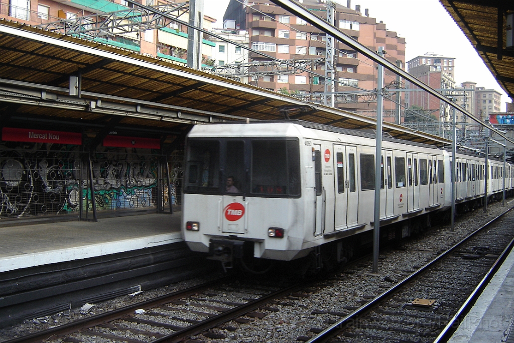 1105-0030-240905.jpg - TMB M.4060 / Mercat Nou 24.9.2005