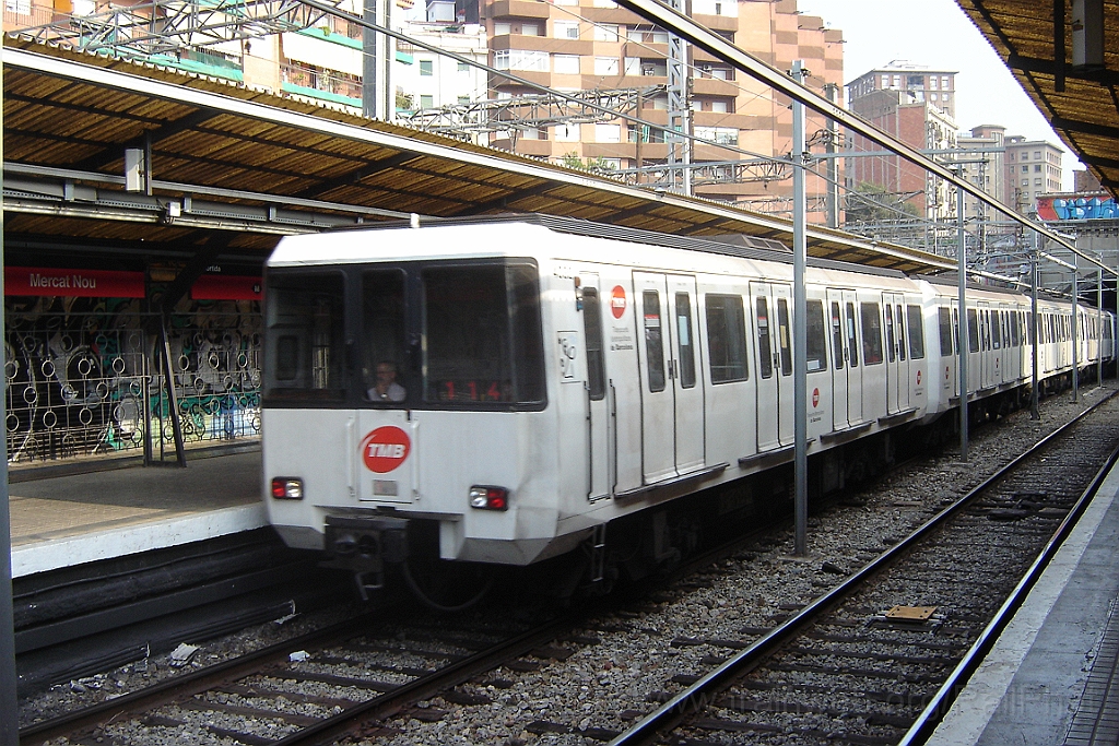 1105-0038-240905.jpg - TMB M.4032 / Mercat Nou 24.9.2005