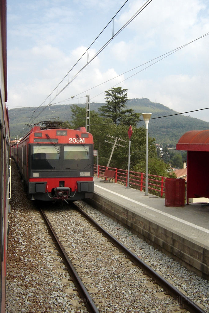 1105-0042-240905.jpg - Renfe 440.205-3 / Sant Martí de Centelles 24.9.2005