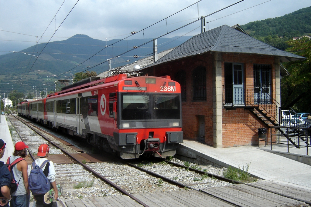 1105-0048-240905.jpg - Renfe 440.236-8 / Ribes de Freser 24.9.2005