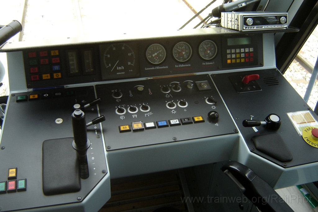 1106-0010-240905.jpg - FGC A 11 / A11.1 "Bastiments" / Ribes-Enllaç 24.9.2005