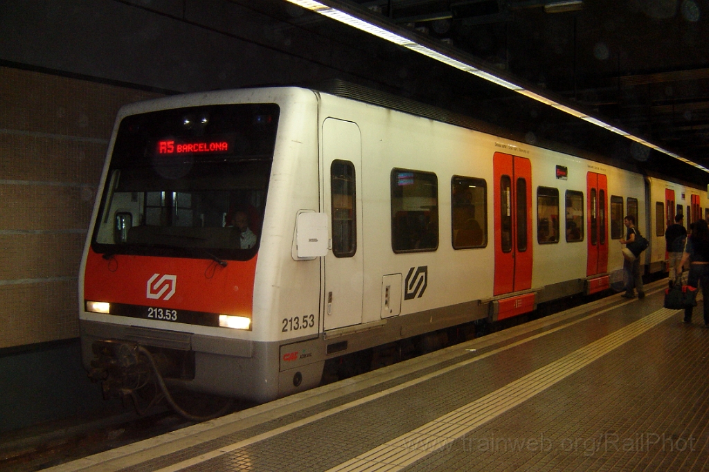 1126-0019-301005.jpg - FGC 213.53 / Placa d'España 30.10.2005