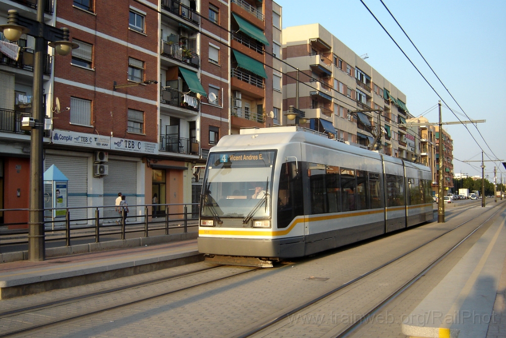 1069-0026-130705.jpg - FGV 3811 / Sant Joan 13.7.2005