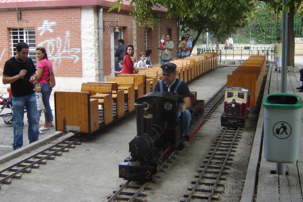 1110-0007-021005.jpg - FG No.2 "Romulus" + FG No.13 / Racó 2.10.2005