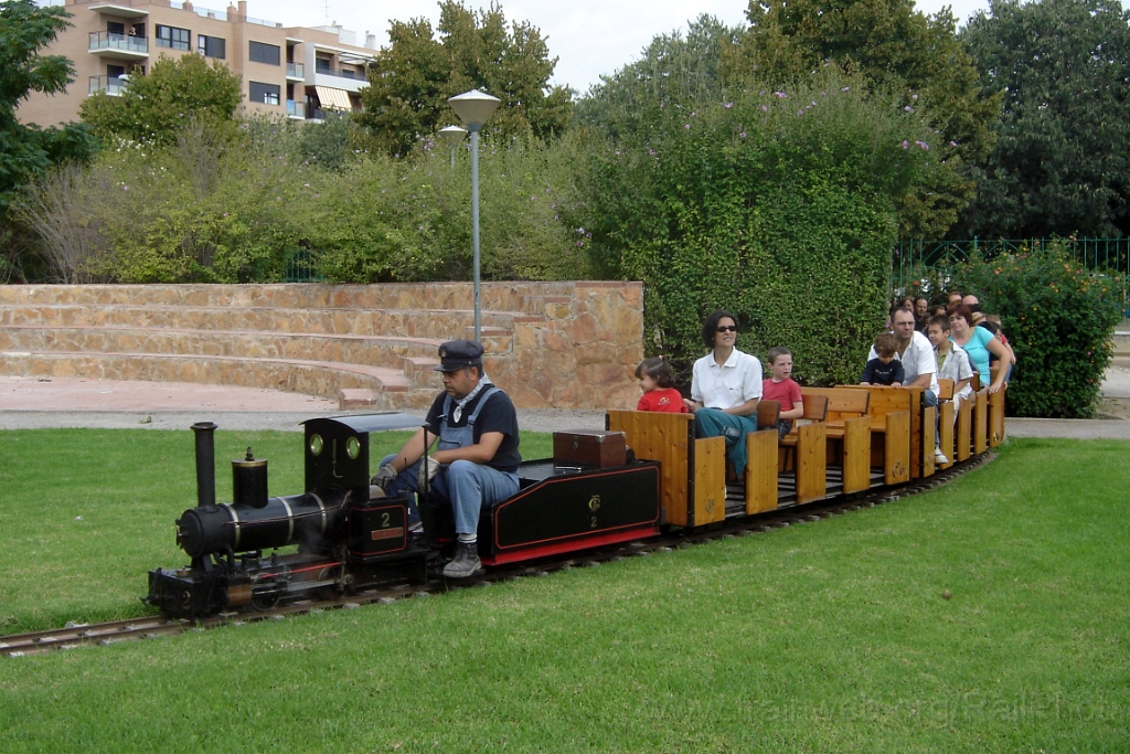 1110-0034-021005.jpg - FG No.2 "Romulus" / Parque de la Granja 2.10.2005