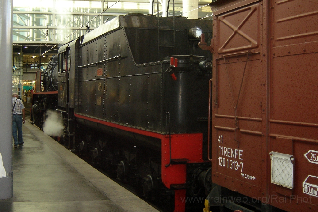 1095-0030-180905.jpg - Renfe 141 F 2413 / Madrid-Atocha 18.9.2005