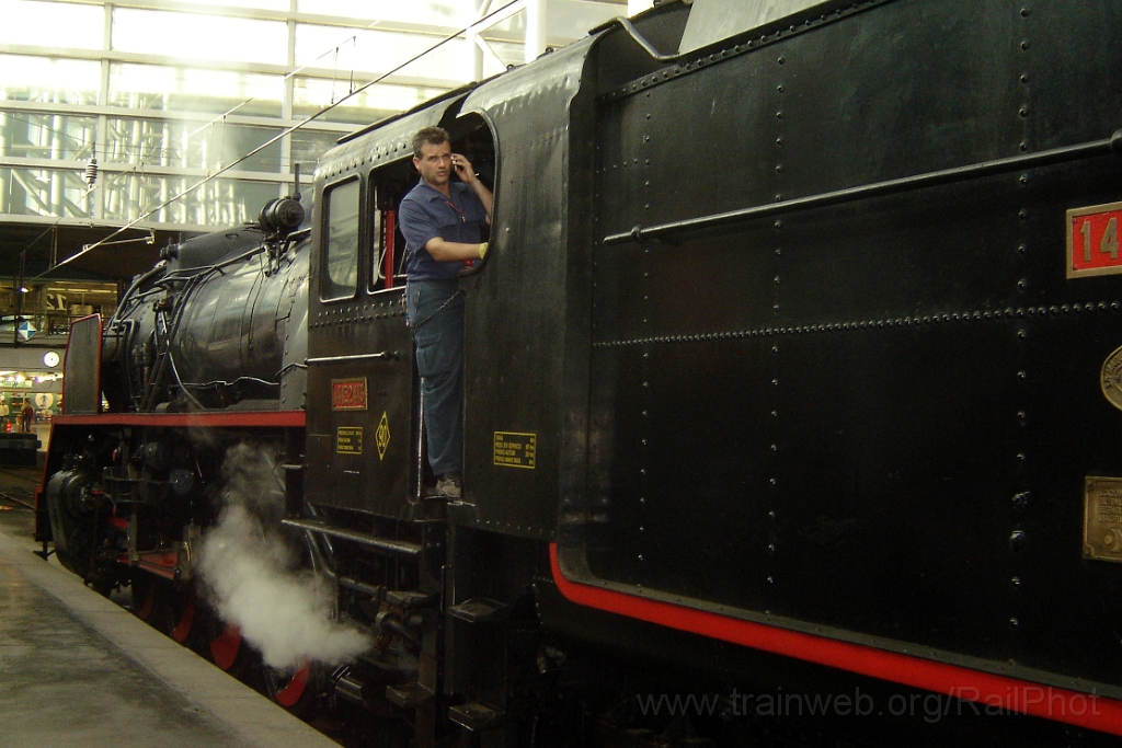 1095-0031-180905.jpg - Renfe 141 F 2413 / Madrid-Atocha 18.9.2005