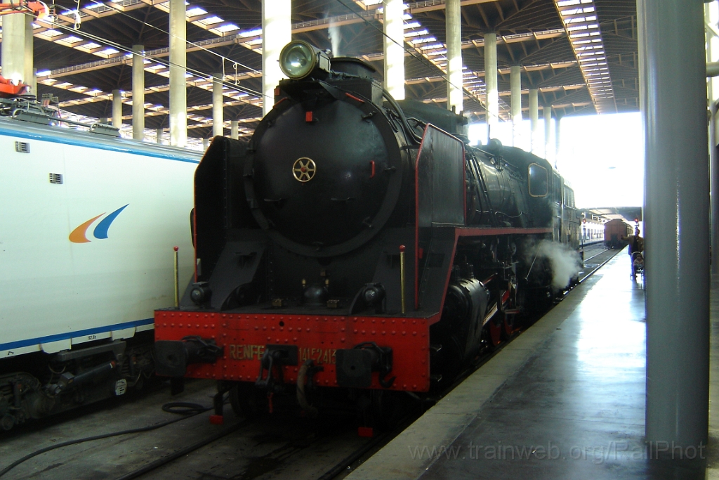1095-0034-180905.jpg - Renfe 141 F 2413 / Madrid-Atocha 18.9.2005