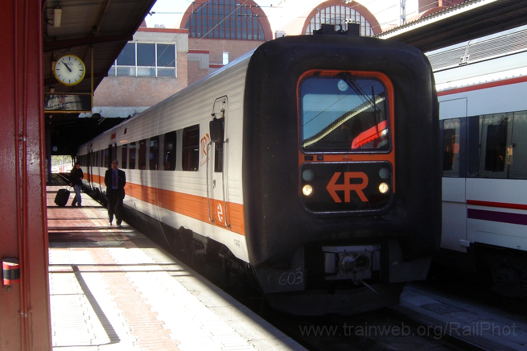 1095-0035-190905.jpg - Renfe 594.603-3 / Madrid-Chamartin 19.9.2005
