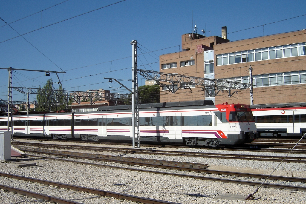 1096-0003-190905.jpg - Renfe 446.019-2 / Madrid-Chamartin 19.9.2005