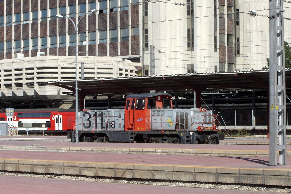 1097-0016-190905.jpg - Renfe 311.118-4 / Madrid-Chamartin 19.9.2005
