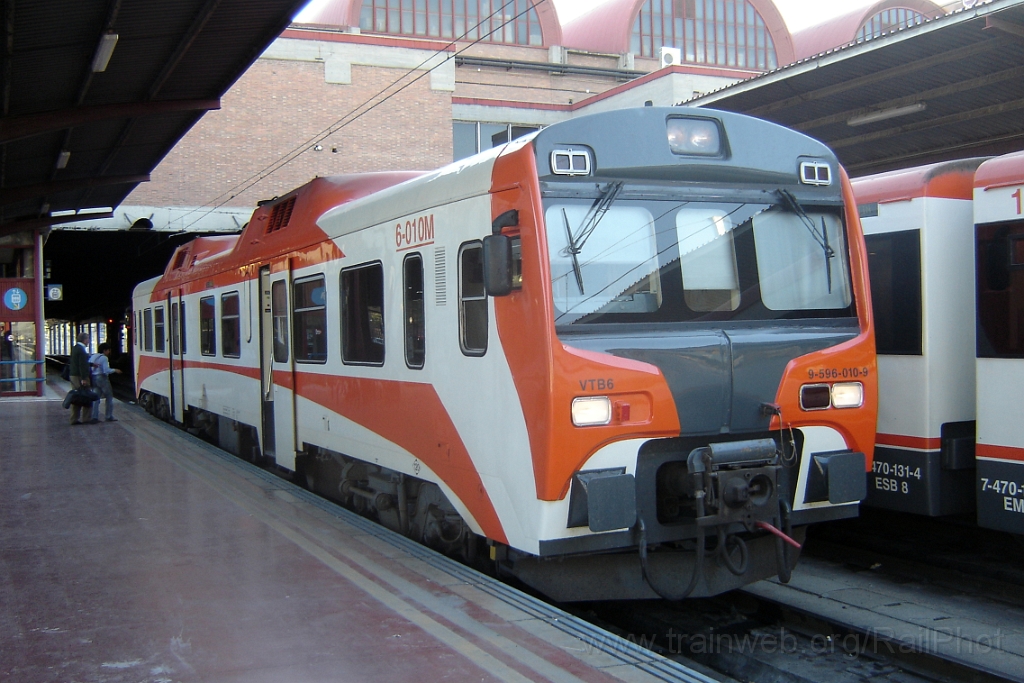 1098-0019-190905.jpg - Renfe 596.010-9 / Madrid-Chamartin 19.9.2005