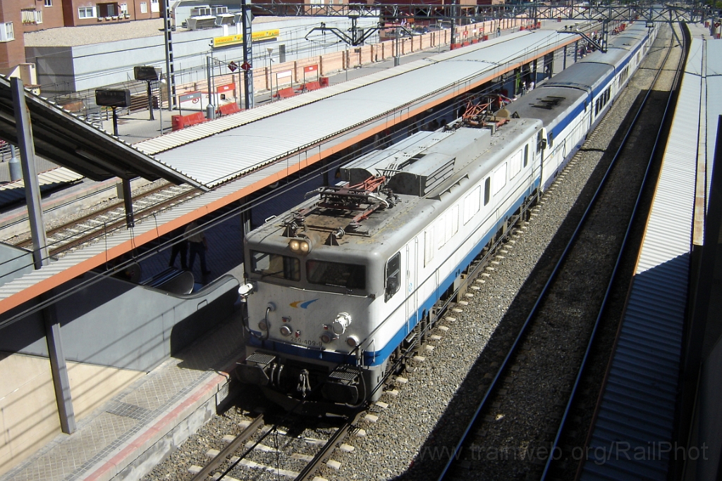 1099-0008-200905.jpg - Renfe 269.409-9 / Villalba 20.9.2005