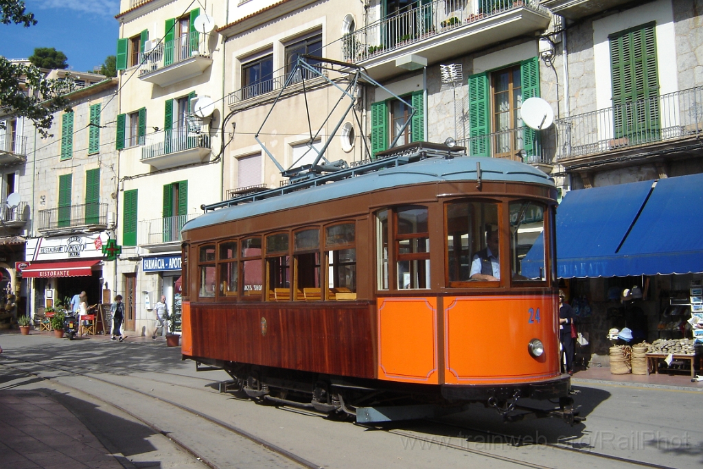 1117-0047-211005.jpg - FdS No.24 / Puerto de Sóller 21.10.2005