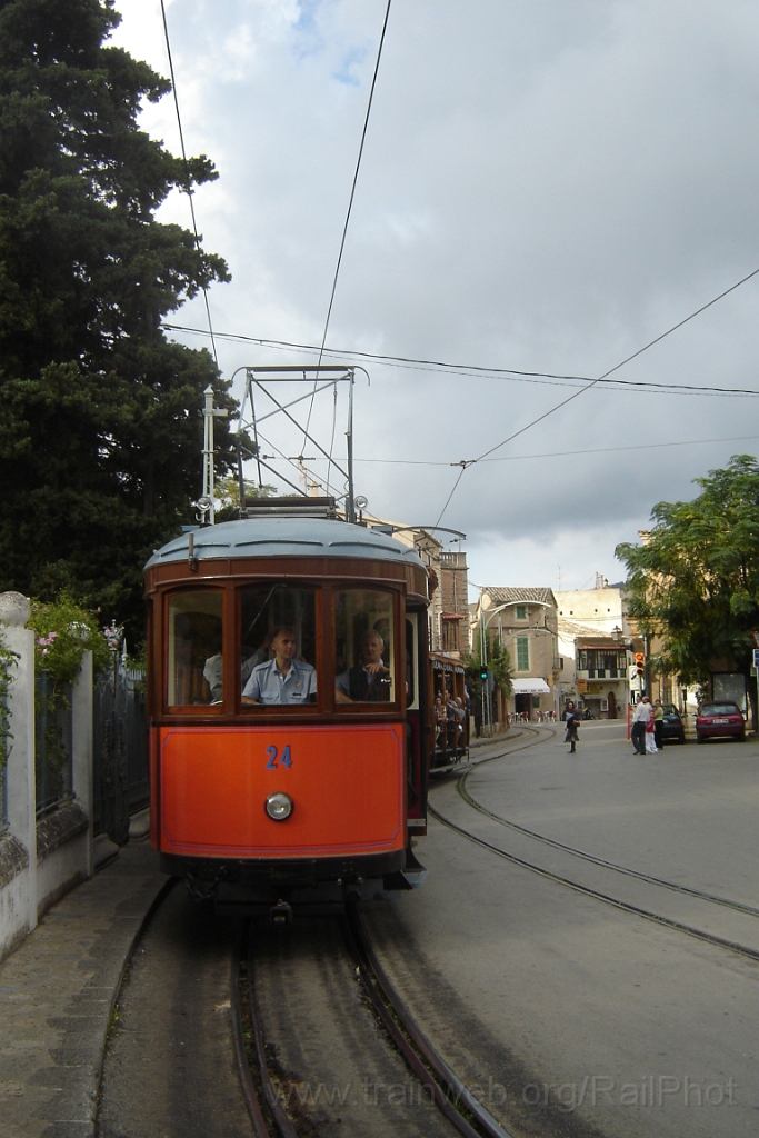 1121-0022-231005.jpg - FdS No.24 / Sóller Placa de Mercat 23.10.2005