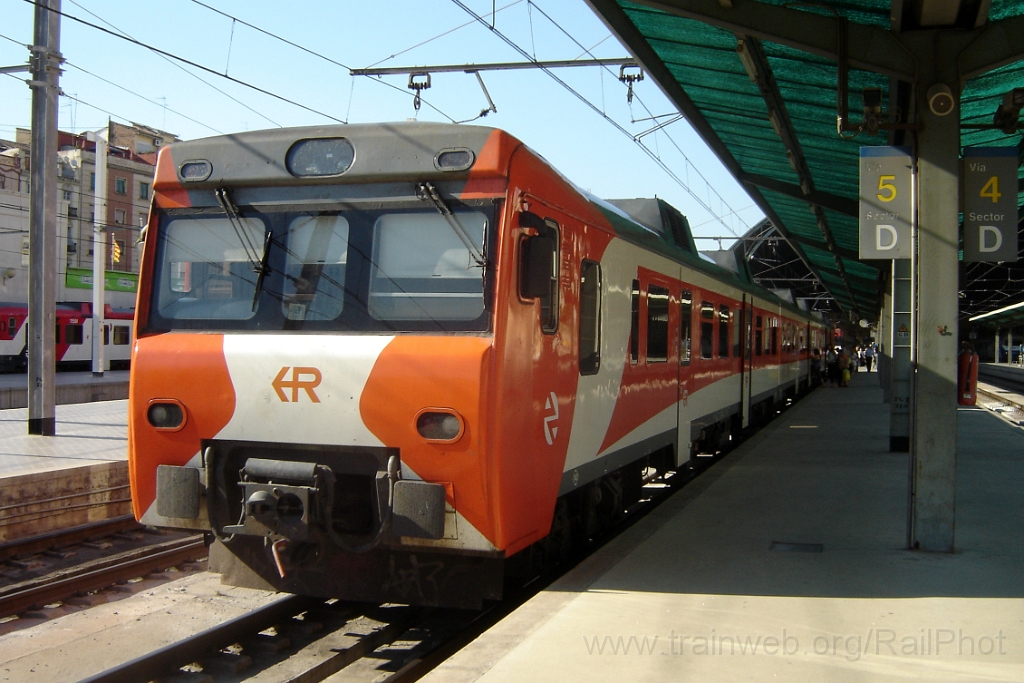 1067-0003-110705.jpg - Renfe 592.228-1 / València - Norte 11.7.2005