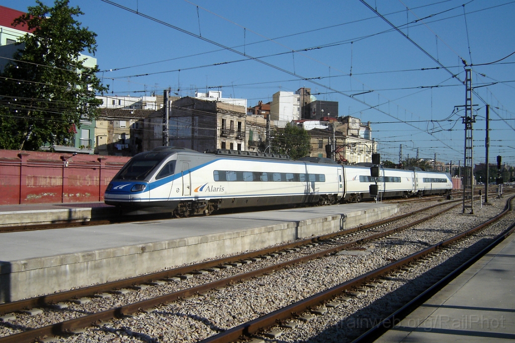 1067-0039-110705.jpg - Renfe 490.204-5 / València - Norte 11.7.2005