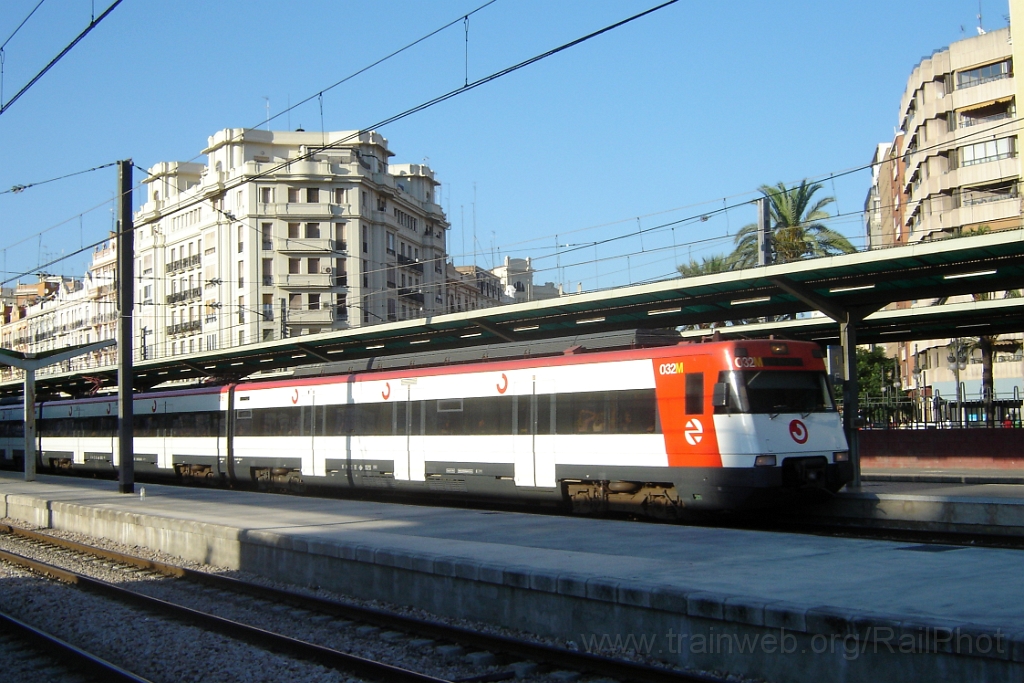 1068-0019-110705.jpg - Renfe 447.032-4 / València - Norte 11.7.2005