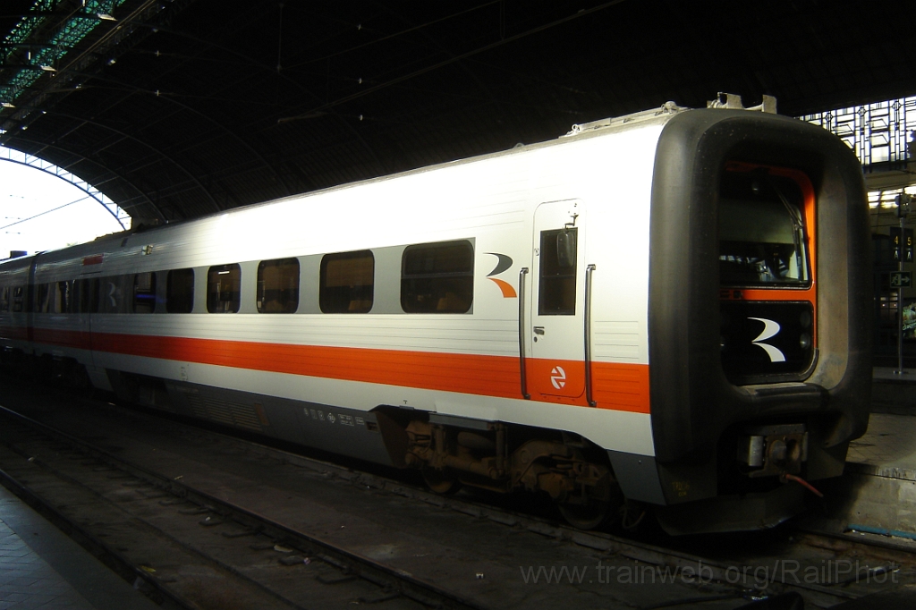 1069-0031-140705.jpg - Renfe 594.006-9 / València - Norte 14.7.2005