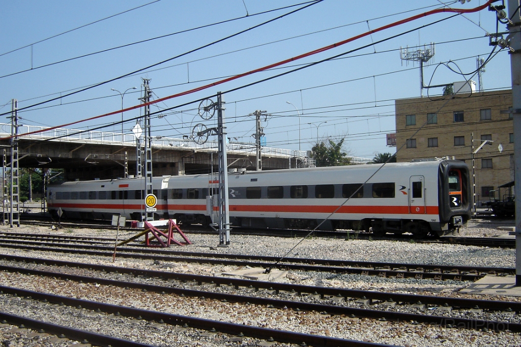 1069-0050-140705.jpg - Renfe 594.005-1 / València - Fuente San Luis 14.7.2005