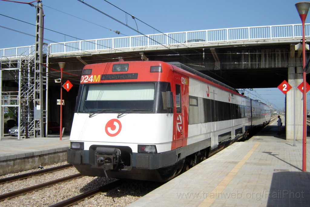 1070-0001-140705.jpg - Renfe 447.024-1 / València - Fuente San Luis 14.7.2005