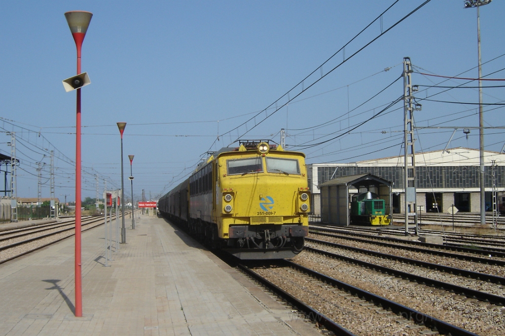 1070-0016-140705.jpg - Renfe 251.009-7 / València - Fuente San Luis 14.7.2005