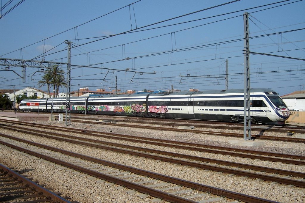 1073-0004-210705.jpg - Renfe 120.302-5 / Sagunt 21.7.2005
