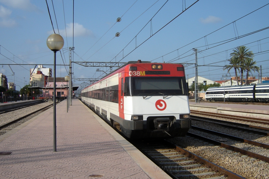 1073-0028-210705.jpg - Renfe 447.038-1 / Sagunt 21.7.2005