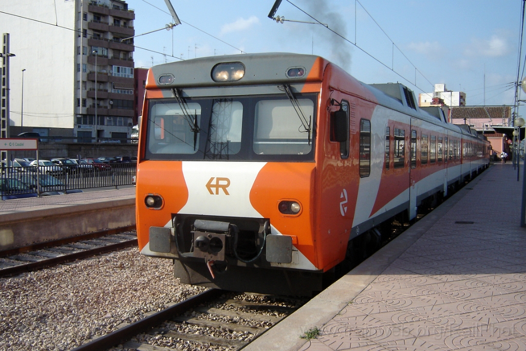 1073-0037-210705.jpg - Renfe 592.223-2 / Sagunt 21.7.2005