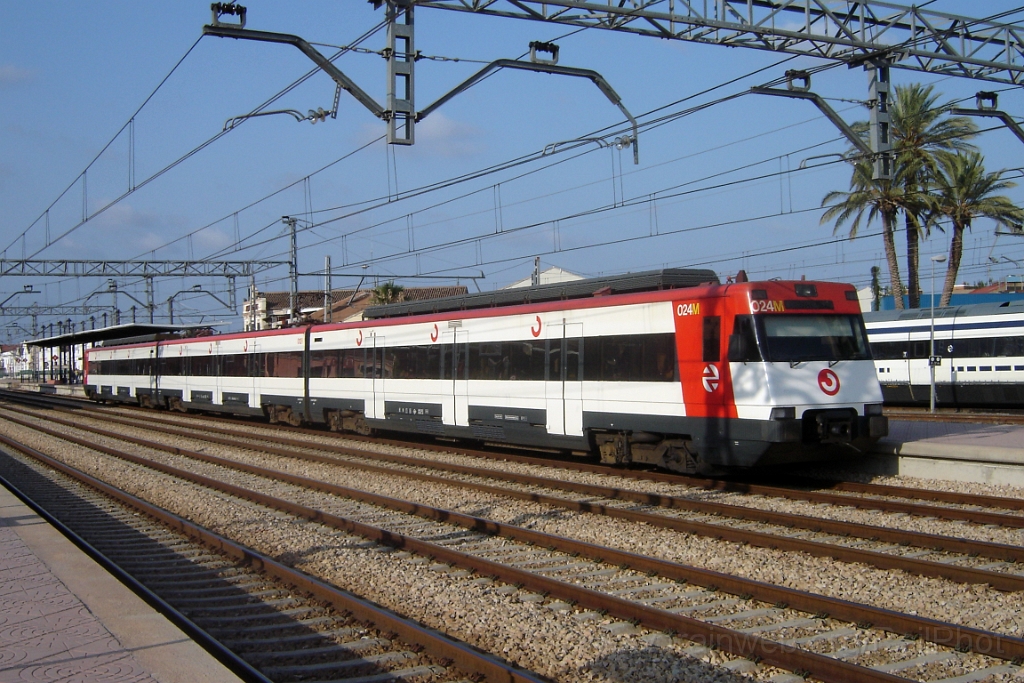 1073-0039-210705.jpg - Renfe 447.024-1 / Sagunt 21.7.2005