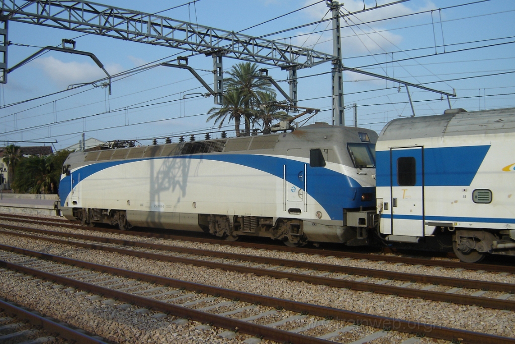 1073-0045-210705.jpg - Renfe 252.058-3 / Sagunt 21.7.2005
