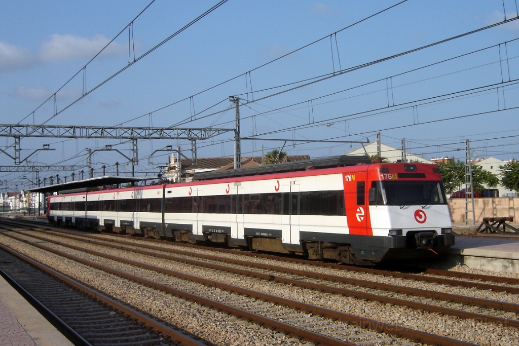 1073-0050-210705.jpg - Renfe 447.176-9 / Sagunt 21.7.2005