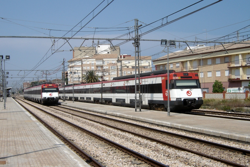 1074-0040-220705.jpg - Renfe 447.006-8 + 447.181-9 / Silla 22.7.2005