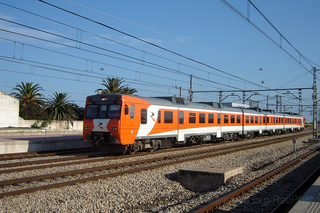 1083-0039-110805.jpg - Renfe 592.256-2 / Massalfassar - Albuixent 11.8.2005