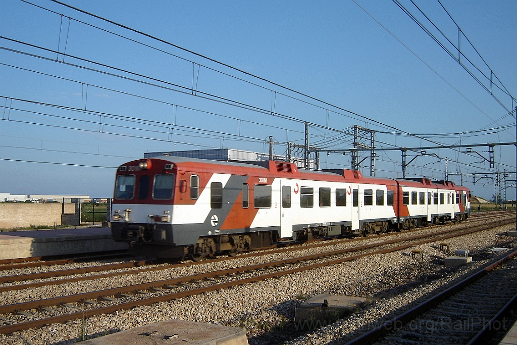 1083-0043-110805.jpg - Renfe 592.301-6 / Massalfassar - Albuixent 11.8.2005